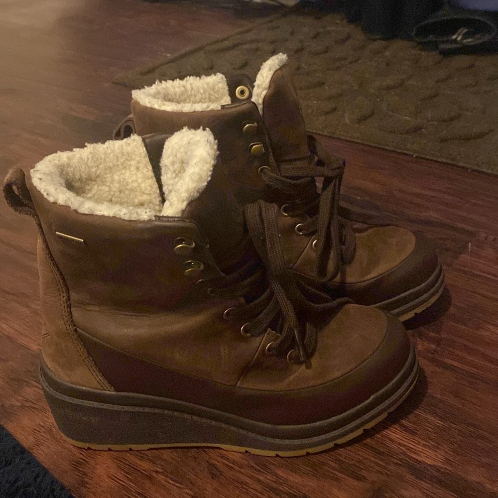 THE ORIGINAL MUCK BOOT COMPANY WOMEN’S LIBERTY WEDGE OUTDOOR CASUAL LEATHER BOOT